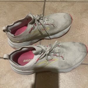 Brooks Women's Sneakers - Gray with Pink Accents